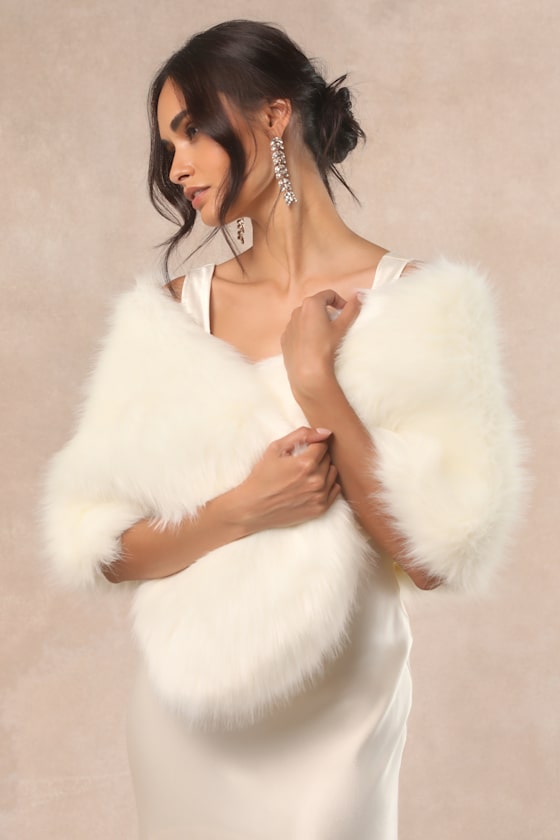 Demure and Dreamy Ivory Faux Fur Stole