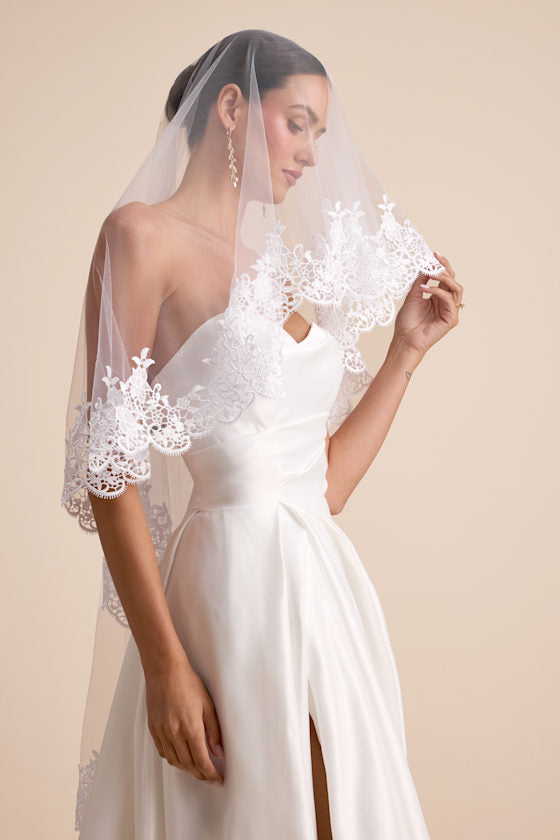 Calder White Mesh Lace Scalloped Bridal Veil