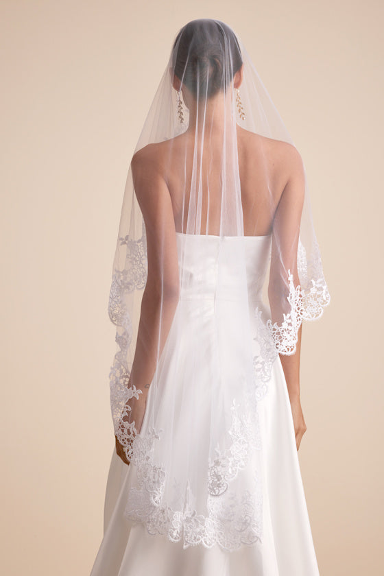 Calder White Mesh Lace Scalloped Bridal Veil
