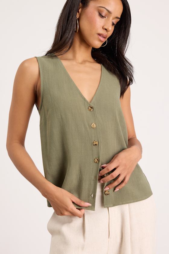 Casually Sophisticated Blue Linen Button-Front Top