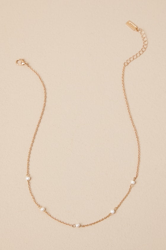 Perfectly Pretty Gold and Pearl Necklace