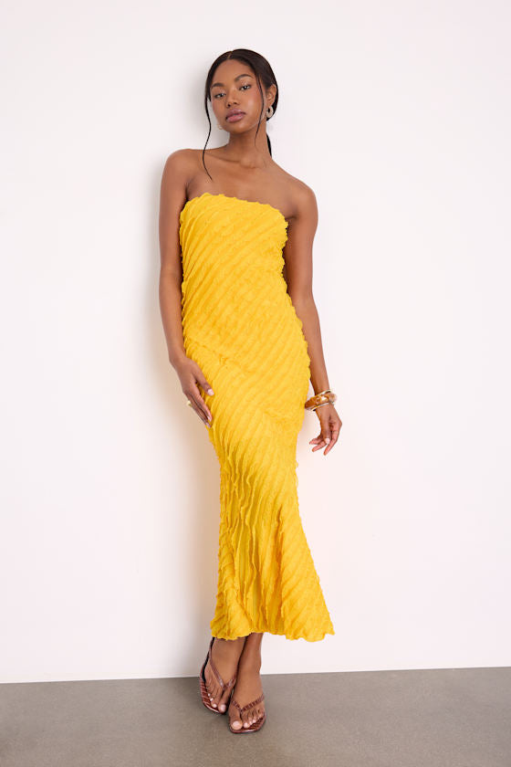 Faelyn Brown Strapless Ruffled Midi Dress