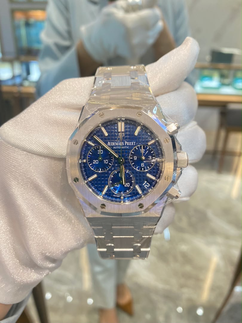26239BC Limited Edition in Platinum and Electric Blue
