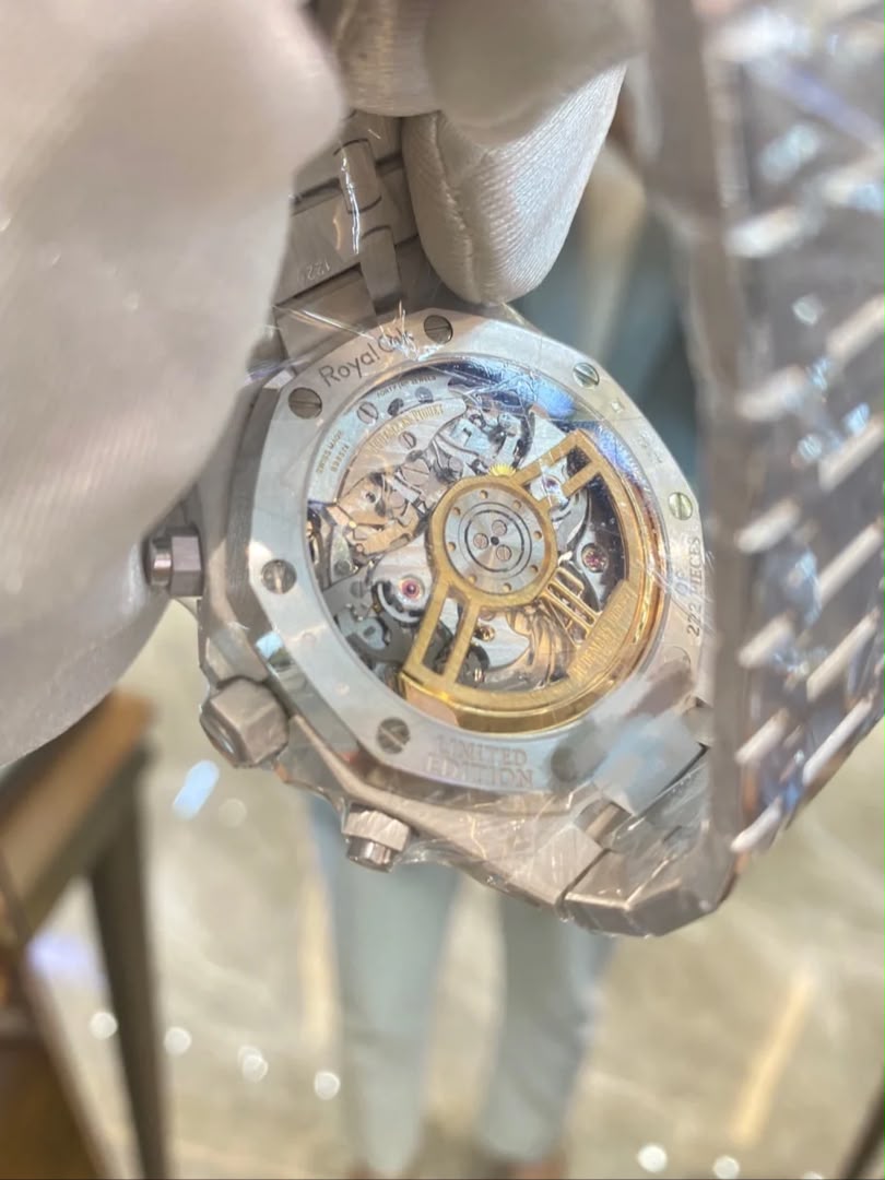 26239BC Limited Edition in Platinum and Electric Blue